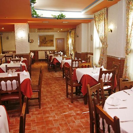 Hostal Cuatro Esquinas Ejea De Los Caballeros Kültér fotó