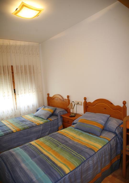 Hostal Cuatro Esquinas Ejea De Los Caballeros Szoba fotó